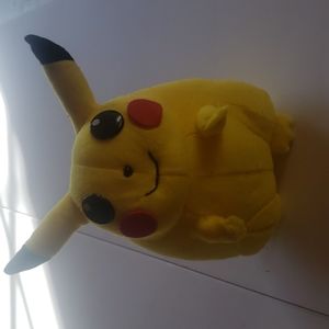 Pokemon Vintage 1999 Nintendo Pikachu 7.5" Plush